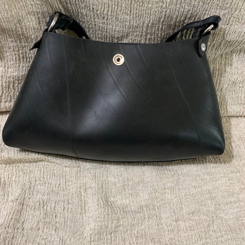 English Retread upcycled rubber purse - Picture 2 of 4